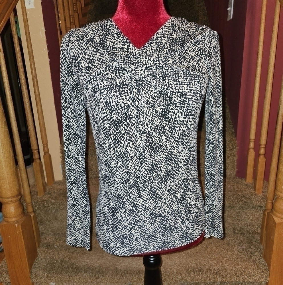 Ann Taylor Black & Off White Long Sleeve Shirt-size SP. "B"